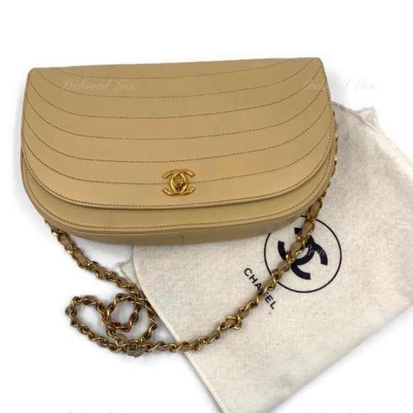 Authentic CHANEL Vintage Lambskin Half Moon Flap Bag Beige / gold hardware - Picture 3 of 17